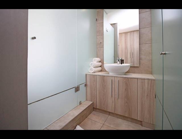 3 BEDROOM APARTMENT TO LET IN ROSEBANK